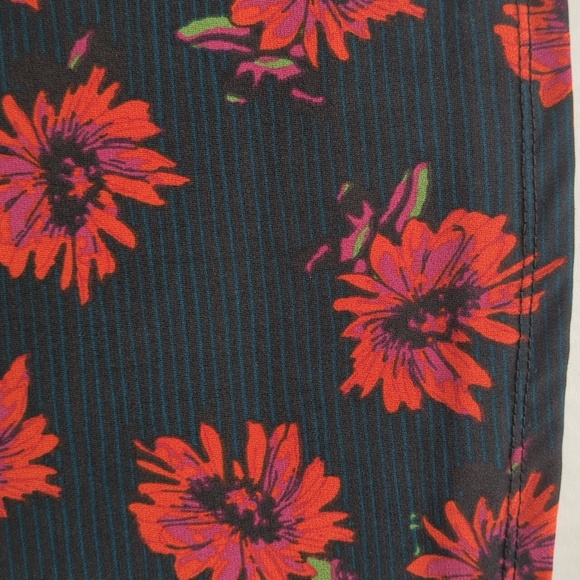 LulaRoe Azure Floral Stried A-Line Skirt 3XL Black Red - Picture 10 of 10